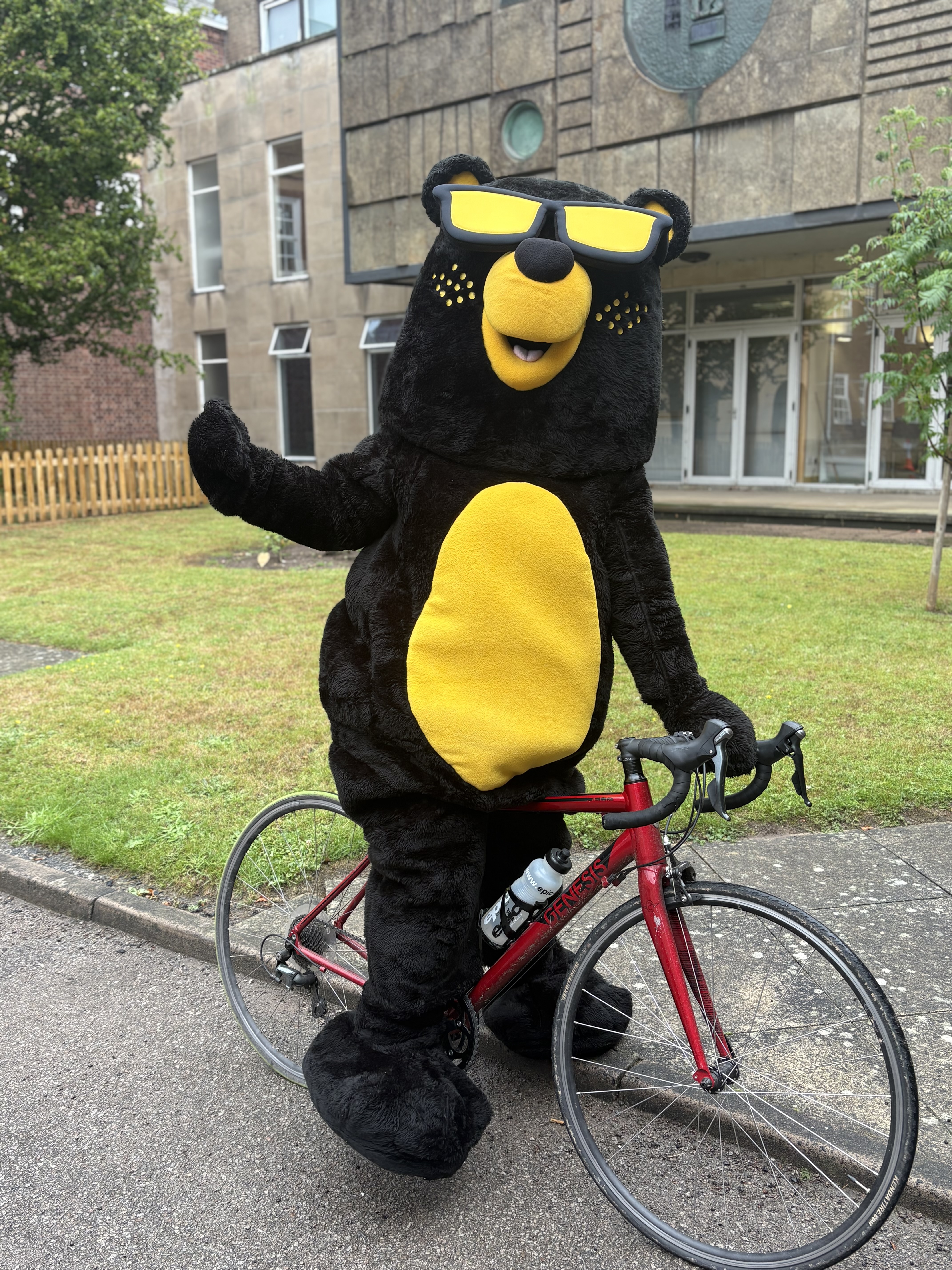 Warwickshire children invited to design official flag and trophy for Warwickshire's Tour of Britain